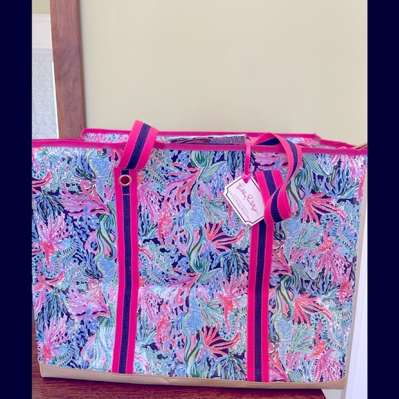 Lilly Pulitzer Handbags - Lilly Pulitzer shopping/travel/beach bag
